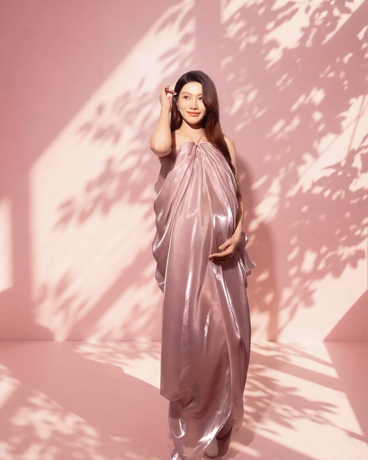 Bên cạnh gu thời trang tinh tế, nhan sắc rạng rỡ của Quỳnh Châu cũng là điều khiến nhiều khán giả chú ý.