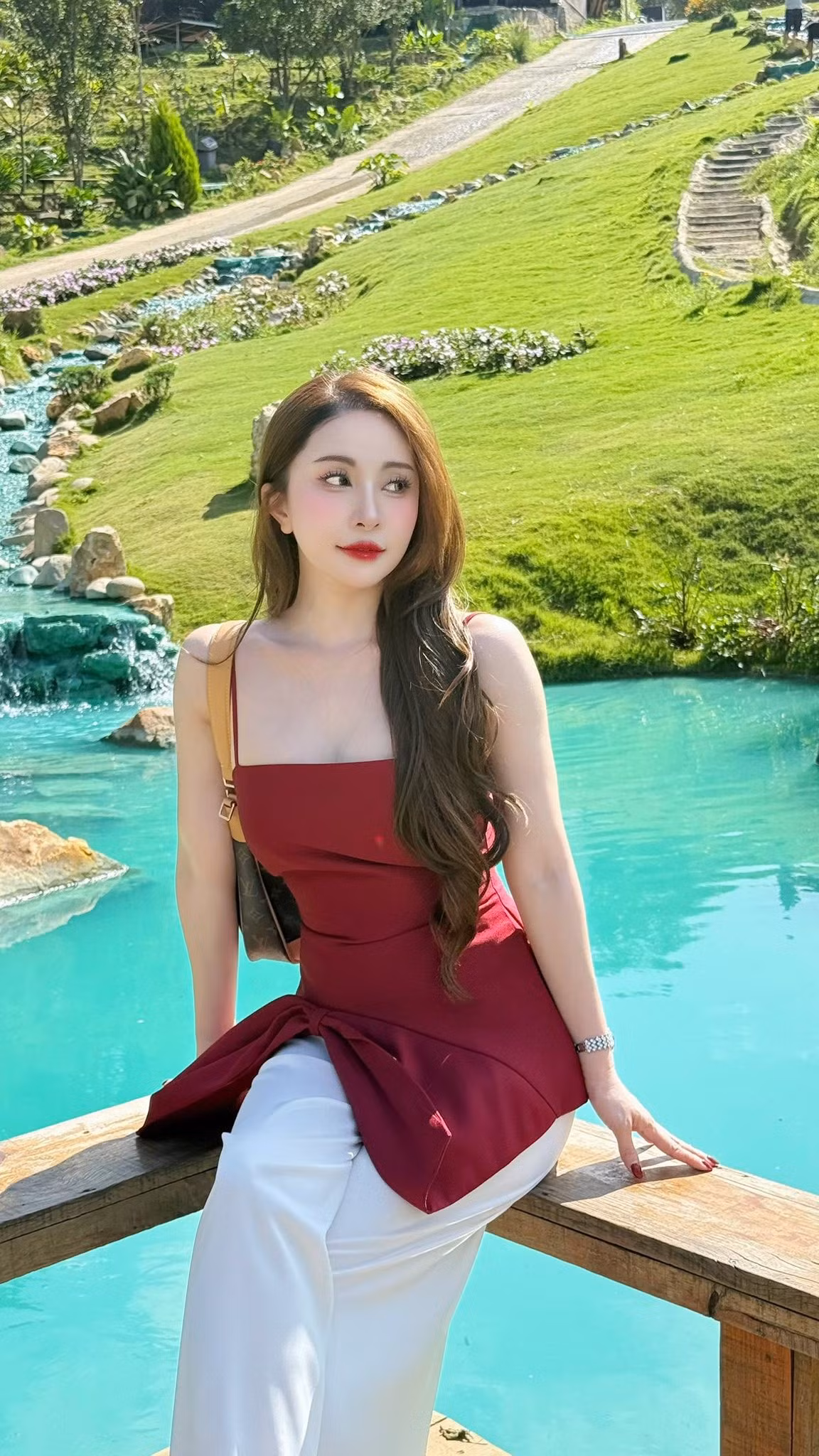 Không ít khán giả bày tỏ sự ngưỡng mộ trước màn “lột xác” ấn tượng, đồng thời dành lời khen ngợi cho nỗ lực chăm sóc sắc vóc của nữ diễn viên.