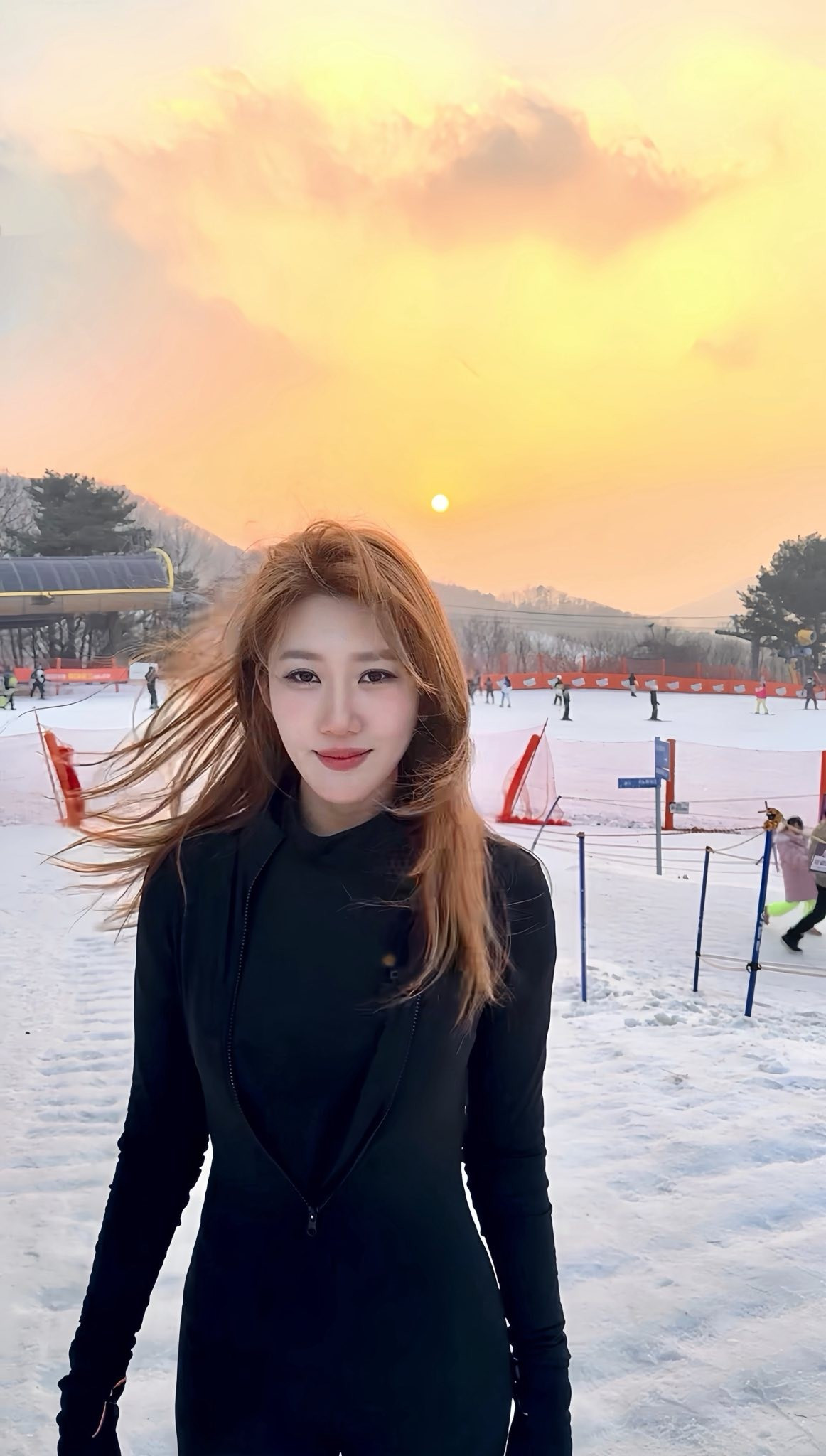 Trên trang cá nhân, Thúy Ngân mới đây liên tục “xả” loạt ảnh check-in tại Hàn Quốc, thu hút sự chú ý của đông đảo khán giả.