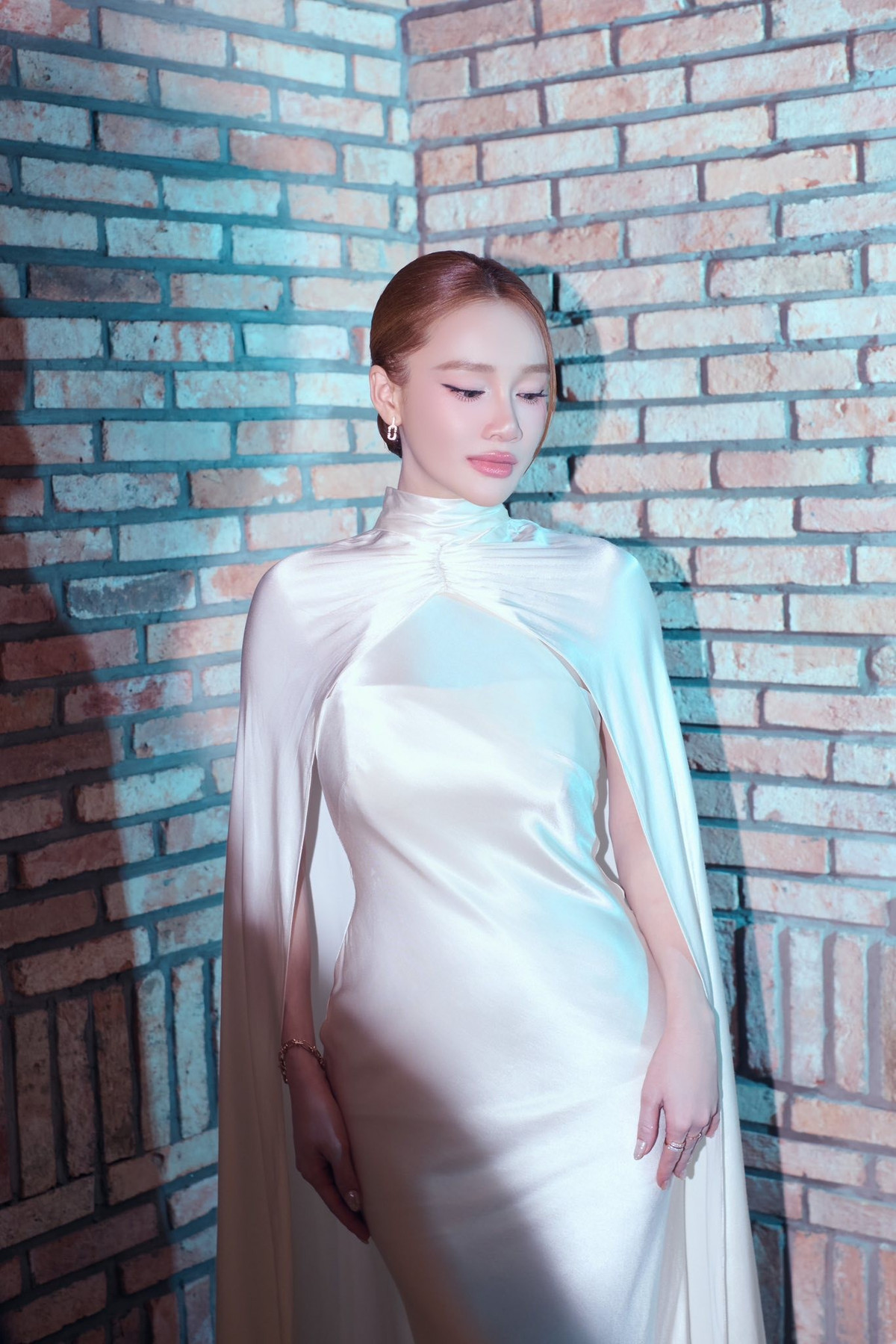 Khoảng một tháng sau khi sinh con thứ ba, Nhã Phương đã dần quay trở lại với các hoạt động giải trí và sự kiện. Dù xuất hiện chưa quá dày đặc, nhưng mỗi lần lộ diện của cô đều nhận được sự quan tâm lớn từ người hâm mộ.