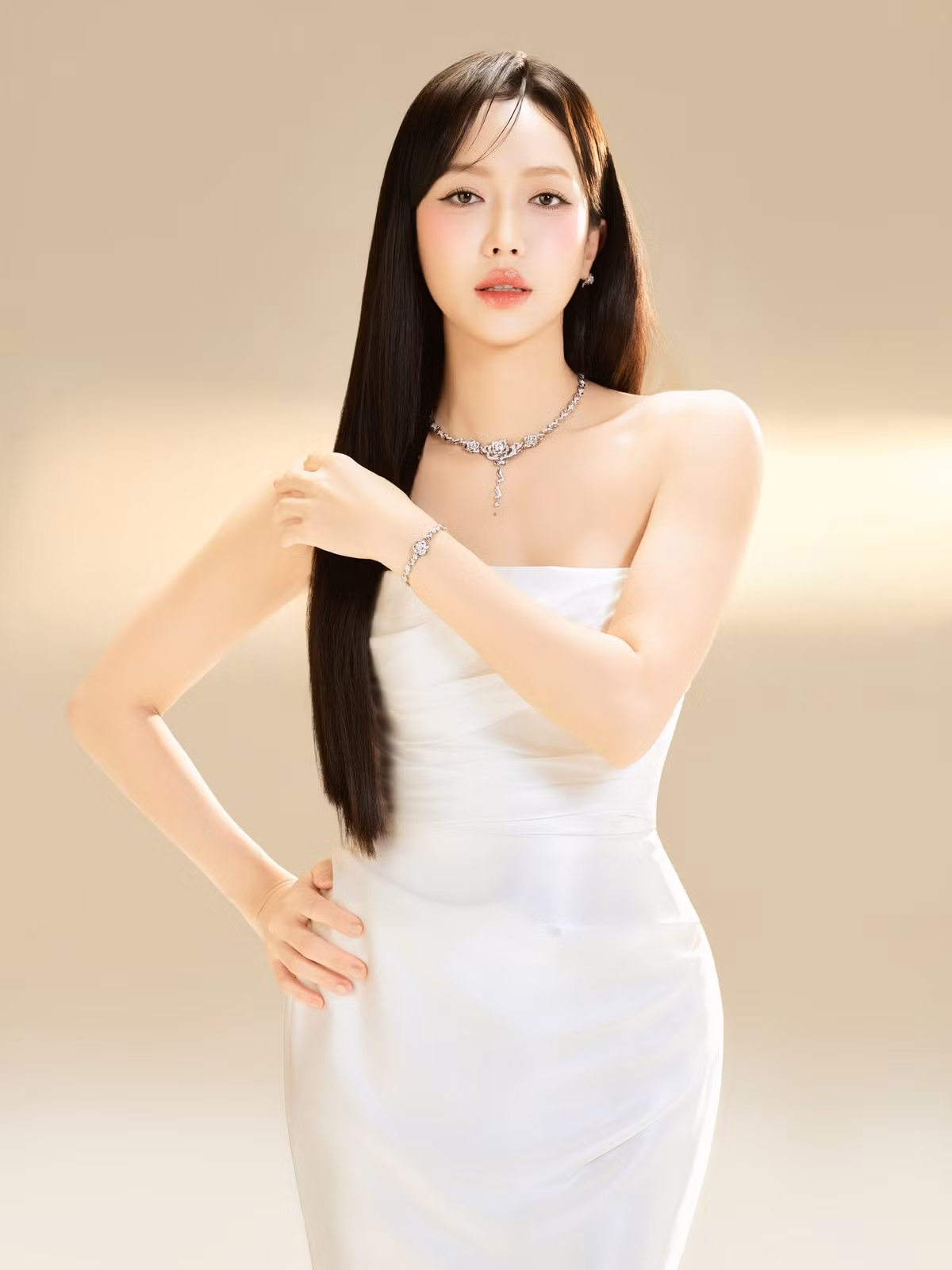 Không ít ý kiến còn nhận xét rằng kể từ khi lập gia đình, nữ diễn viên toát lên khí chất tự tin, rạng rỡ và quyến rũ rõ rệt.