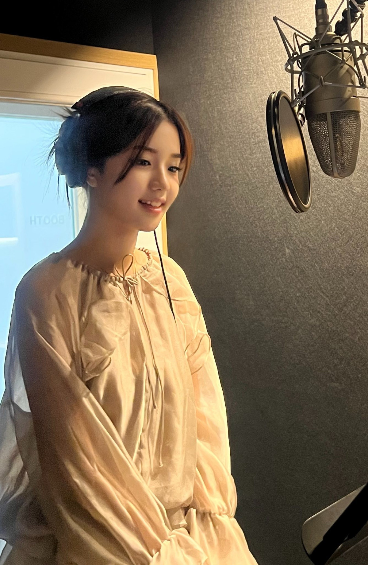 Bắt đầu làm quen với âm nhạc từ nhỏ, Thiên Nga hiện là nghệ sĩ violin chuyên nghiệp, từng tham gia nhiều chương trình và biểu diễn tại các sân khấu.