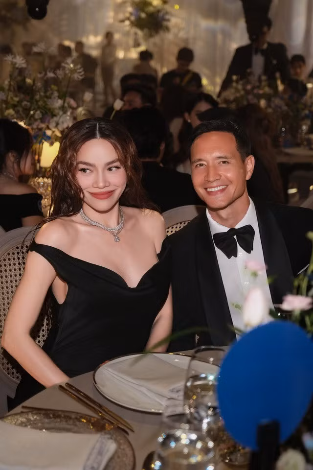 Những gam màu trung tính, trang nhã như trắng, đen, be, nâu... được Hồ Ngọc Hà và Kim Lý ưu ái, tạo nên một tổng thể lịch thiệp, sang trọng nhưng không hề khoa trương. Ảnh: FB Hồ Ngọc Hà