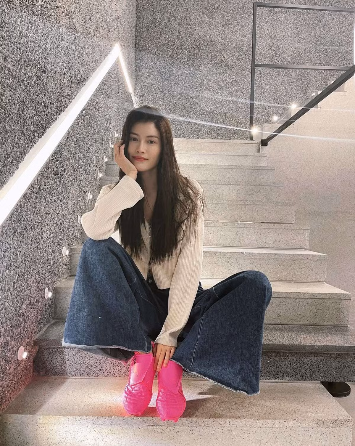 Hà Tuệ 36 tuổi, được mệnh danh "nàng thơ phương Đông" của Victoria’s Secret vì nhiều lần trình diễn và làm đại sứ của thương hiệu.