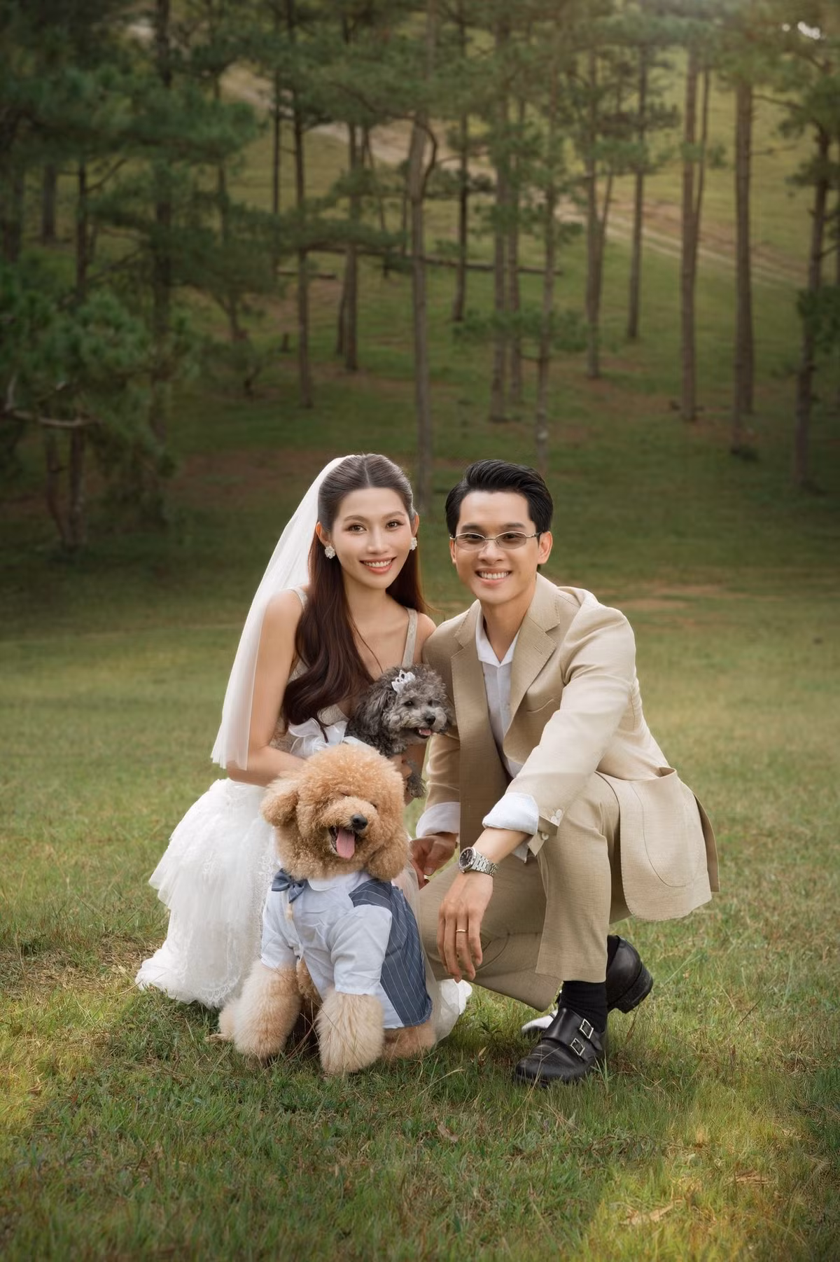 Người đẹp quyết định lập gia đình ở tuổi 31 vì thấy tình cảm chín muồi sau 5 năm gắn bó.