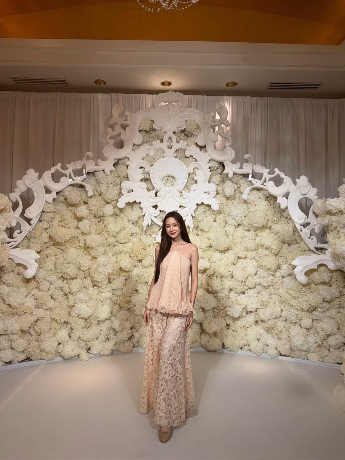 Hoa hậu Bảo Ngọc "xả" ảnh xinh đẹp khi đến dự lễ cưới người đẹp Tâm Như. Ảnh: FB Lê Nguyễn Bảo Ngọc