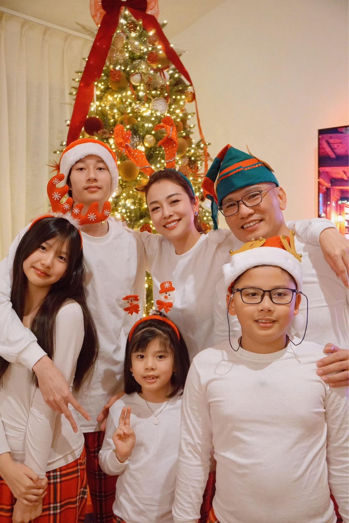 Hoa hậu Jennifer Phạm cho biết cô vừa có một đêm Giáng sinh đáng nhớ khi quây quần bên người thân ở California (Mỹ). Ảnh: FB Jennifer Pham