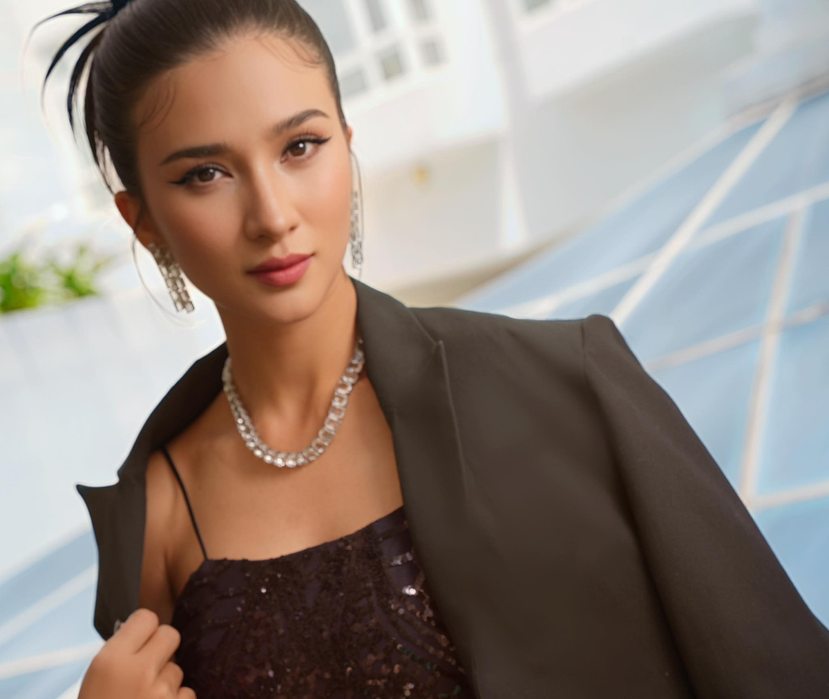 Diễn viên Kim Tuyến viết: "Thế giới sẽ thật mỹ miều nếu như mình đừng nghĩ nhiều". Ảnh: FB Kim Tuyen