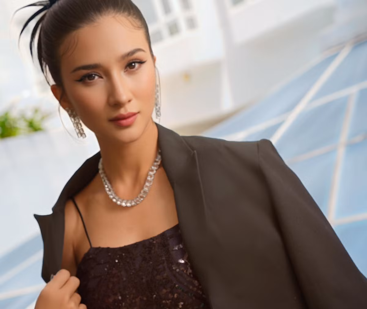 Diễn viên Kim Tuyến viết: "Thế giới sẽ thật mỹ miều nếu như mình đừng nghĩ nhiều". Ảnh: FB Kim Tuyen