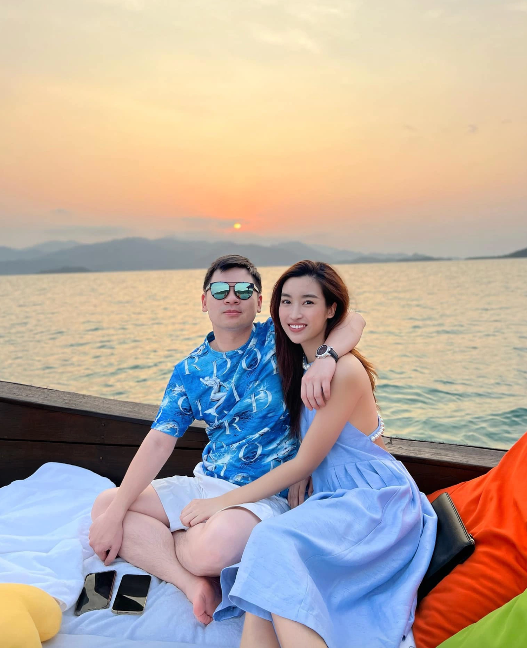 Kể từ khi về làm dâu nhà ông Đỗ Quang Hiển, người đẹp Hà Thành tích cực tham gia vào các hoạt động của gia đình chồng.