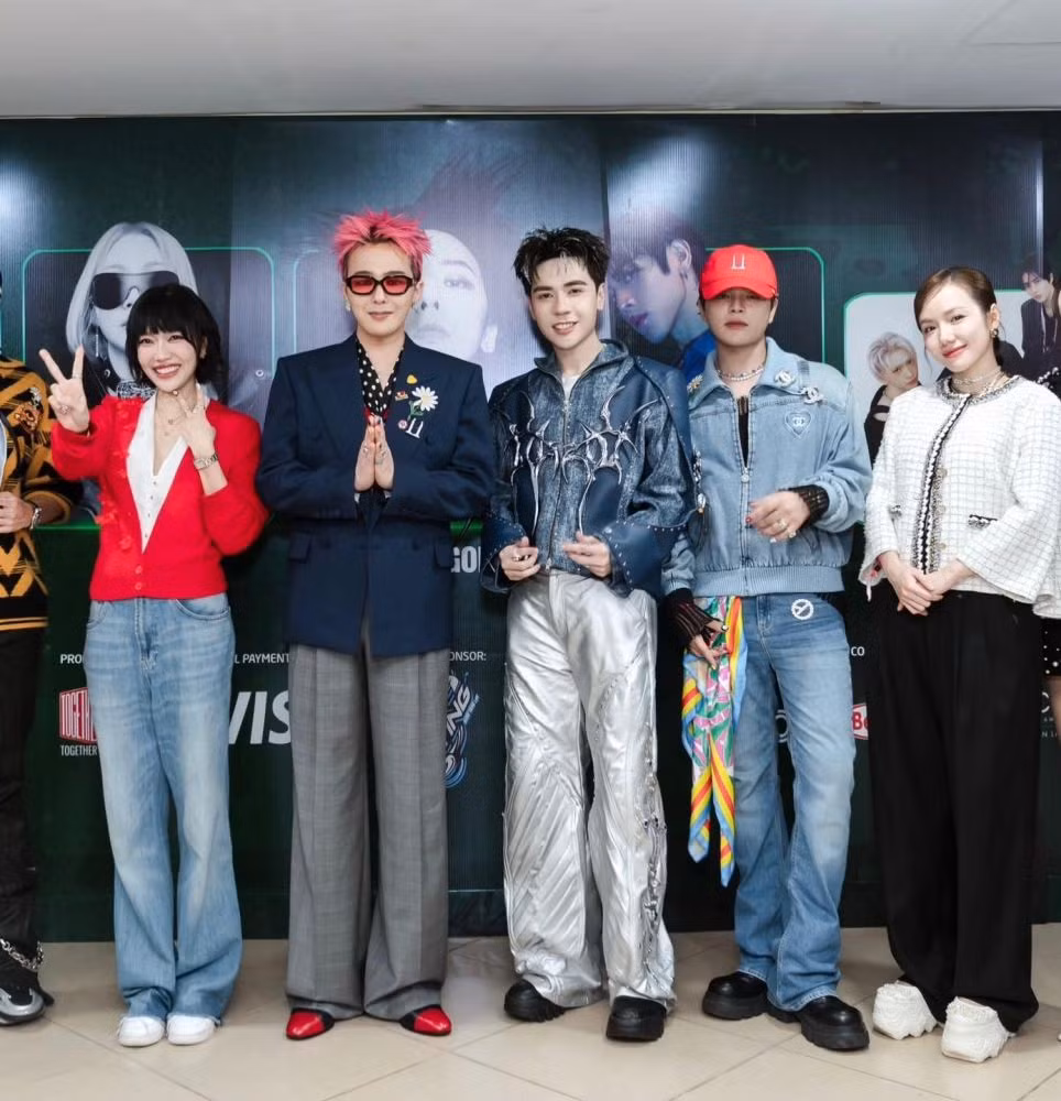 Nữ ca sĩ Phương Ly mới đây khoe ảnh được G-Dragon thả tim bài đăng trên Instagram.