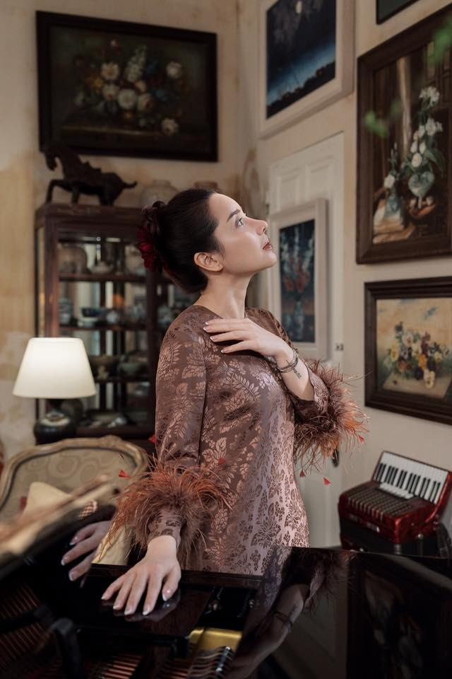 Ca sĩ Lưu Hương Giang khoe góc nghiêng. Ảnh: FB Lưu Hương Giang