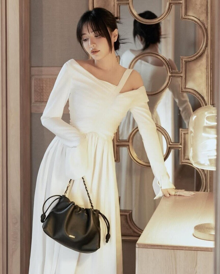 Không chỉ chú trọng vóc dáng, nữ ca sĩ còn mạnh dạn thử nghiệm nhiều phong cách thời trang khác nhau. Ảnh: FB Bui Bich Phuong