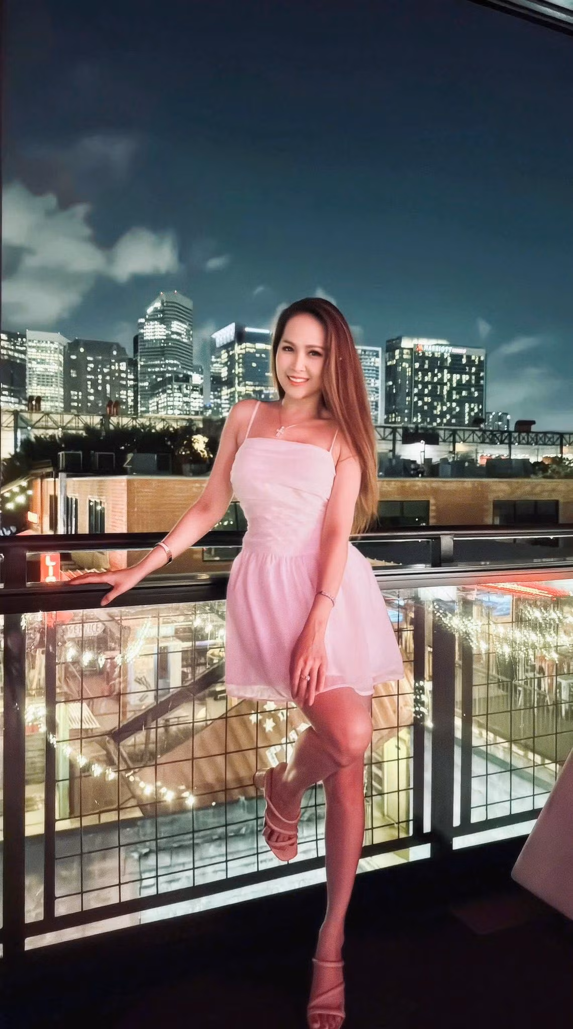 Xinh đẹp và quyến rũ là vậy, nhưng nhiều năm qua, Minh Thư vẫn độc thân dù có không ít người theo đuổi. Cô cũng liên tục vướng tin đồn tình cảm. Ảnh: FB Nguyễn Minh Thư