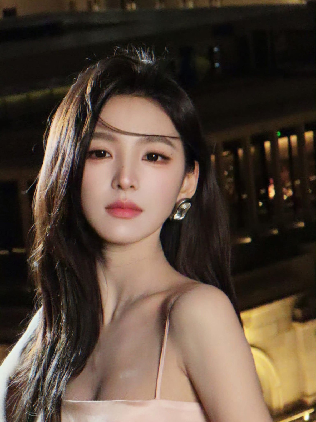 Trong một sự kiện mới đây, Chương Nhược Nam trở thành tâm điểm chú ý ngay từ khoảnh khắc xuất hiện.