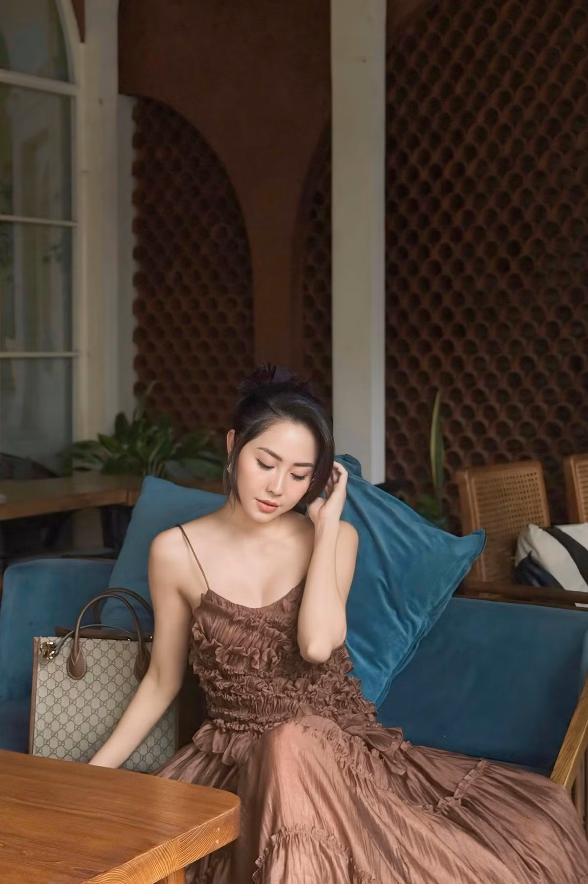 Nhan sắc hiện tại của cô được người hâm mộ nhận xét là ngày càng "nhuận sắc", đẹp không tì vết.