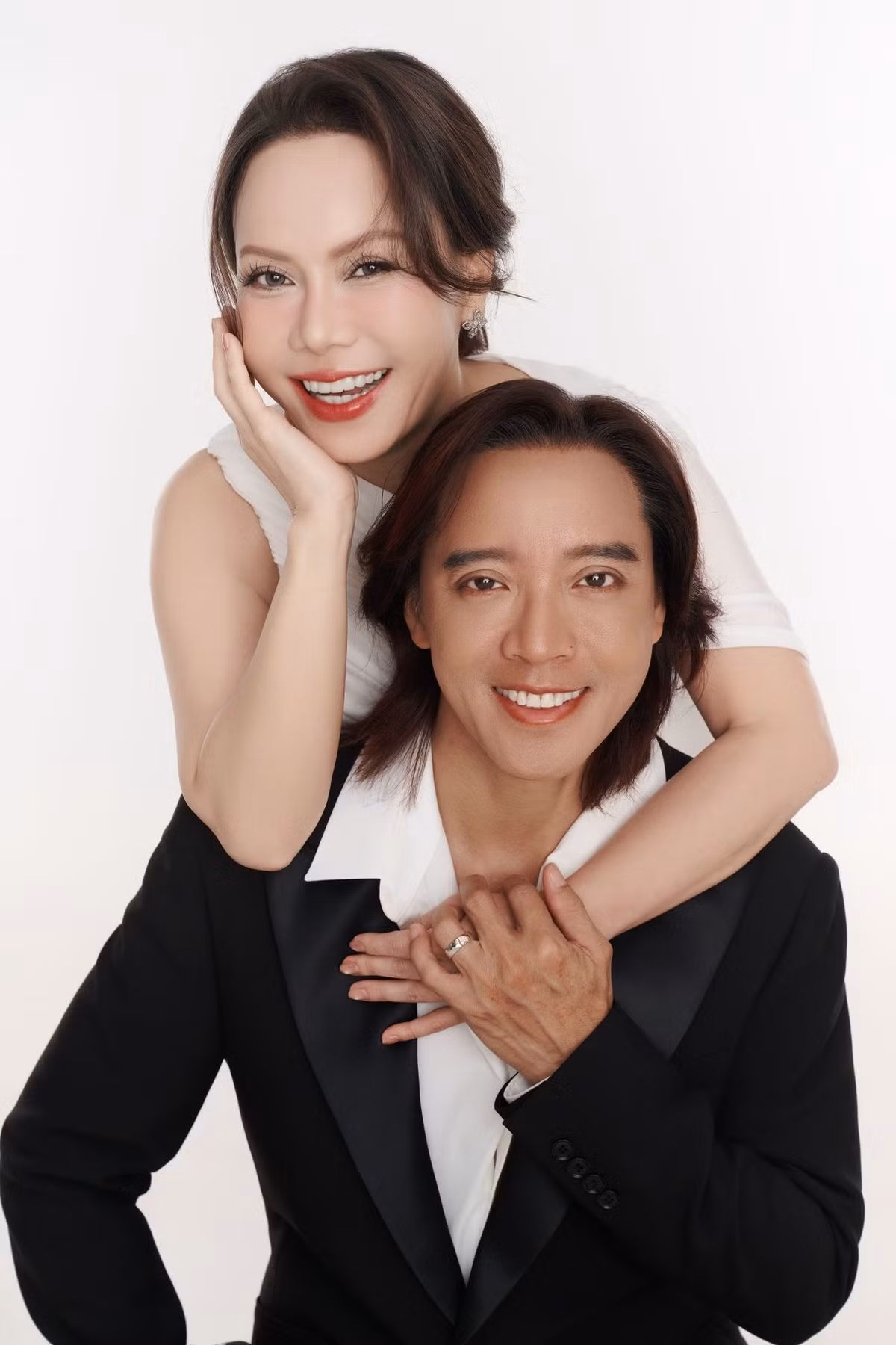 Tin tức sao Việt 27/12: Vợ chồng diễn viên Việt Hương chụp ảnh kỷ niệm ngày cưới. Ảnh: FB Việt Hương