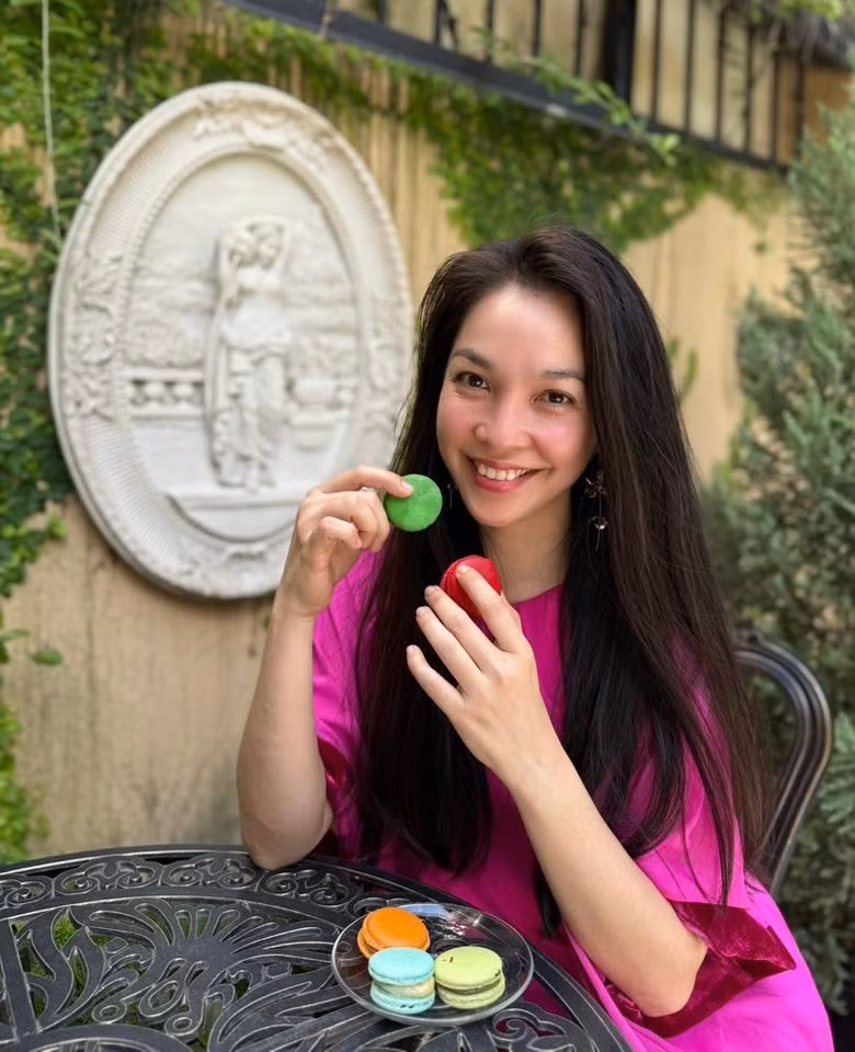 Bí quyết được nữ ca sĩ bật mí chính là chế độ sinh hoạt điều độ và tinh thần hướng thiện. Mỗi năm, cô đều dành từ 1 đến 3 tháng để ăn chay, kết hợp tập luyện các bộ môn thể thao như yoga, pilates giúp tăng cường sức khỏe và giữ gìn vóc dáng săn chắc.