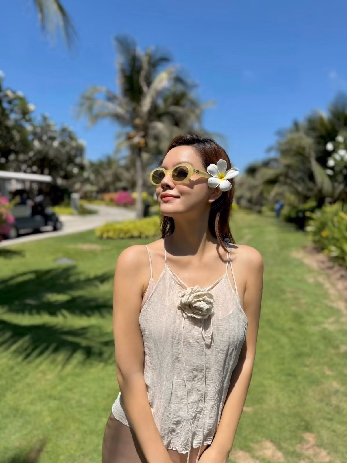 Mới đây, trên trang cá nhân, Phạm Quỳnh Anh đăng tải loạt khoảnh khắc tận hưởng kỳ nghỉ dưỡng bên gia đình tại Hồ Tràm.