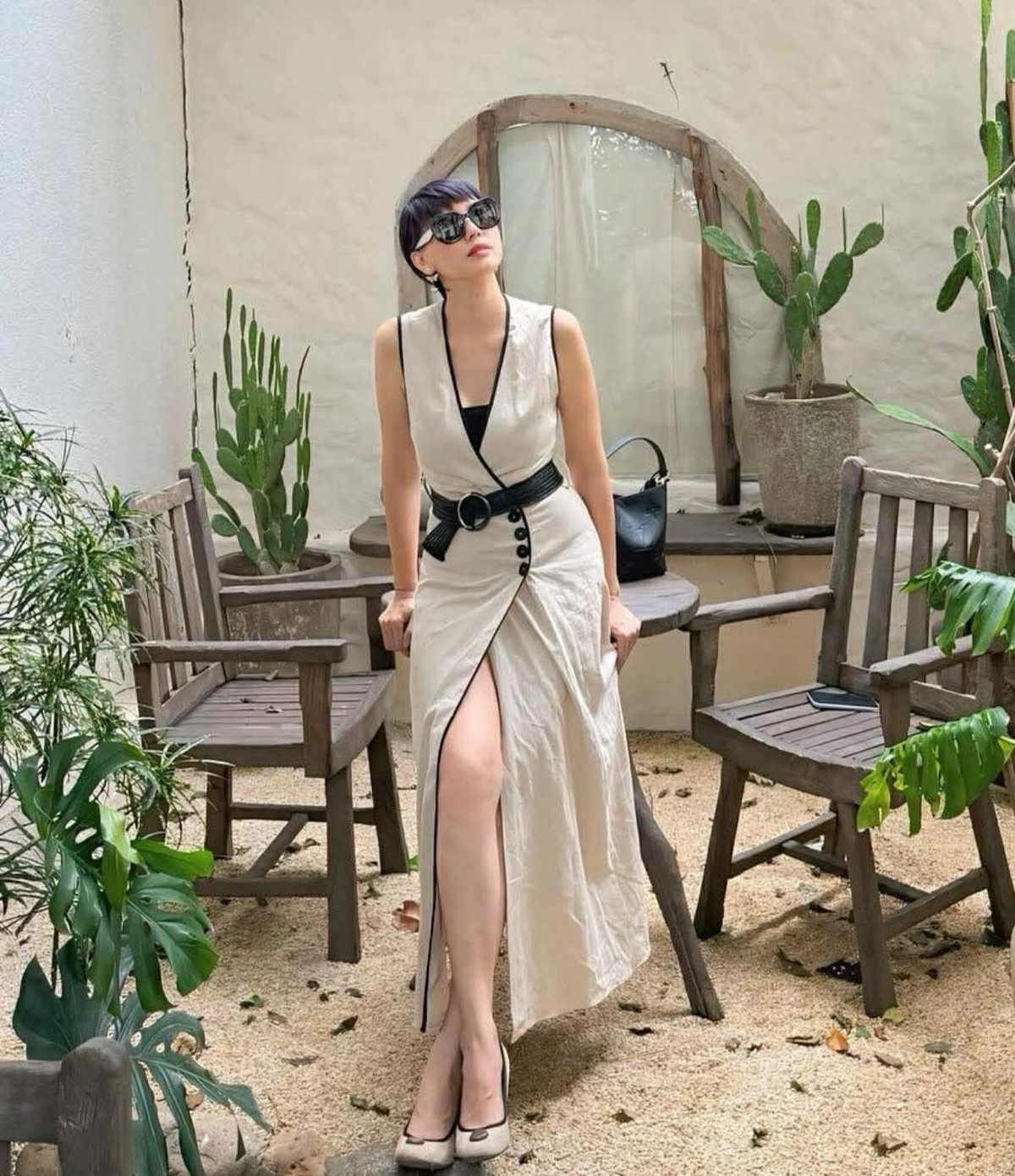 Bước sang tuổi 48, mẹ ruột Doãn Hải My vẫn giữ được vóc dáng thon gọn, làn da tươi tắn và thần thái rạng rỡ.