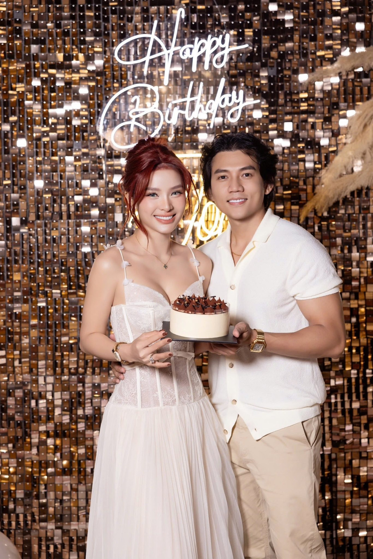 Trên trang cá nhân, Phương Trinh Jolie đăng tải loạt hình ảnh trong bữa tiệc sinh nhật được tổ chức hoành tráng và lung linh.