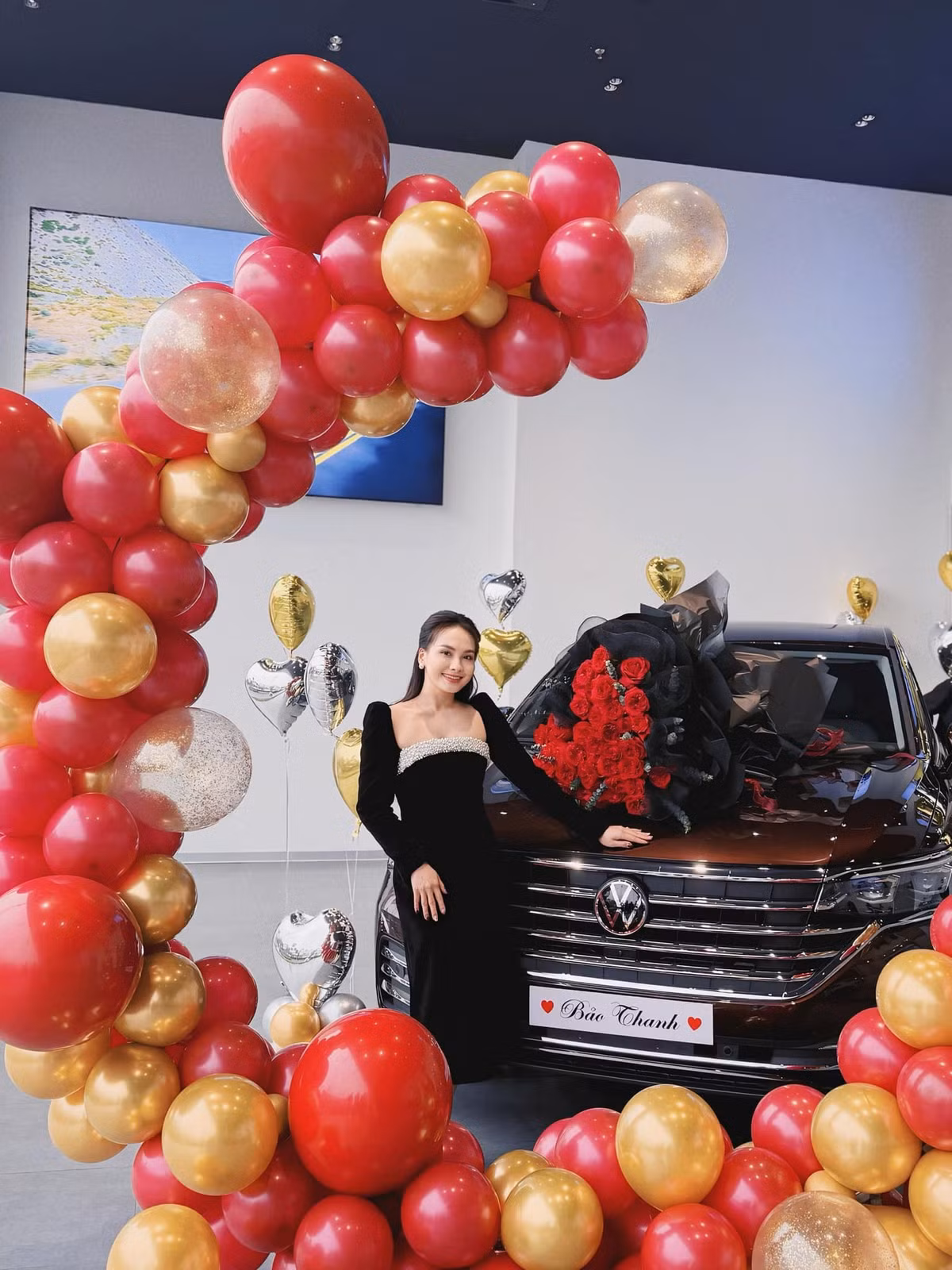 Không chỉ xế hộp tiền tỷ, vài năm qua Bảo Thanh còn liên tục khoe tậu thêm nhà. Được nhiều bạn bè gọi là "phú bà" của làng diễn viên, cô cho biết mỗi năm cố gắng có thêm một sổ đỏ.