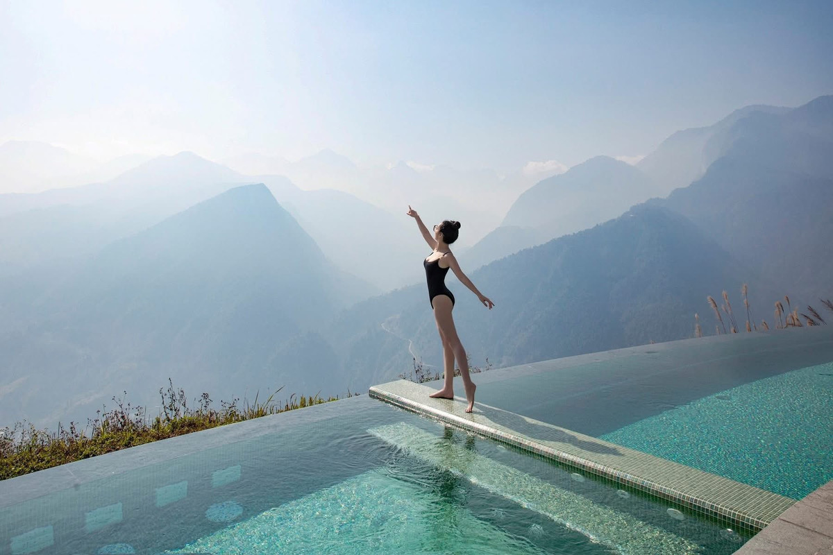 Dù nhiệt độ tại Sa Pa đang trong những ngày lạnh, thần thái tự tin và vẻ đẹp rạng rỡ của Giáng My vẫn đủ khiến không gian như “ấm lên” theo từng khung hình.