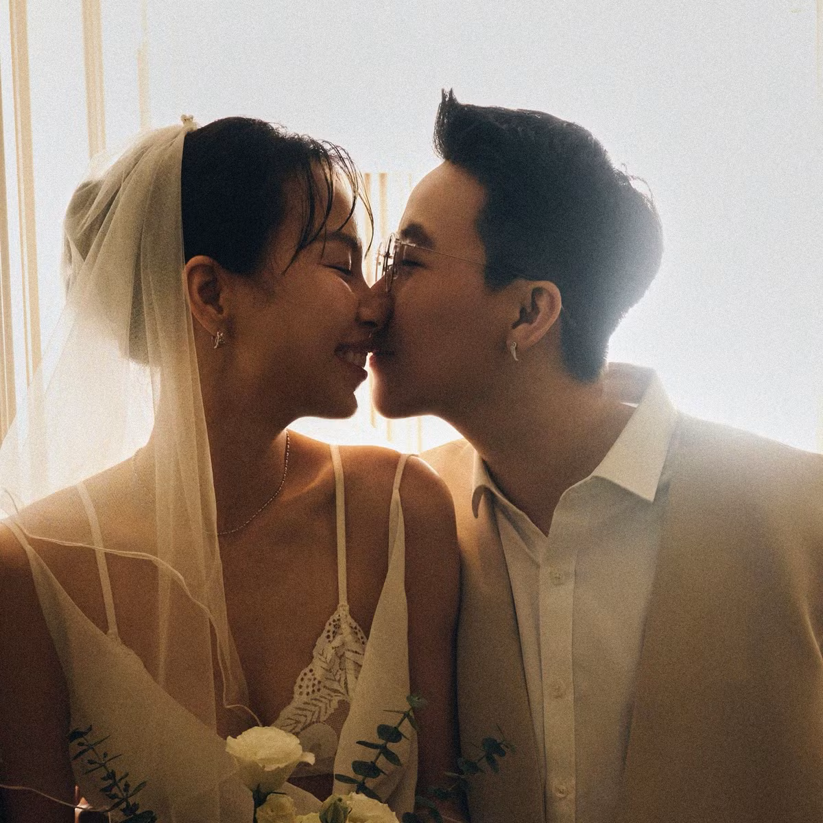 Nhạc sĩ Kai Đinh chia sẻ ảnh cưới lên trang cá nhân, xác nhận sắp tổ chức hôn lễ. Ảnh: FB Kai Đinh