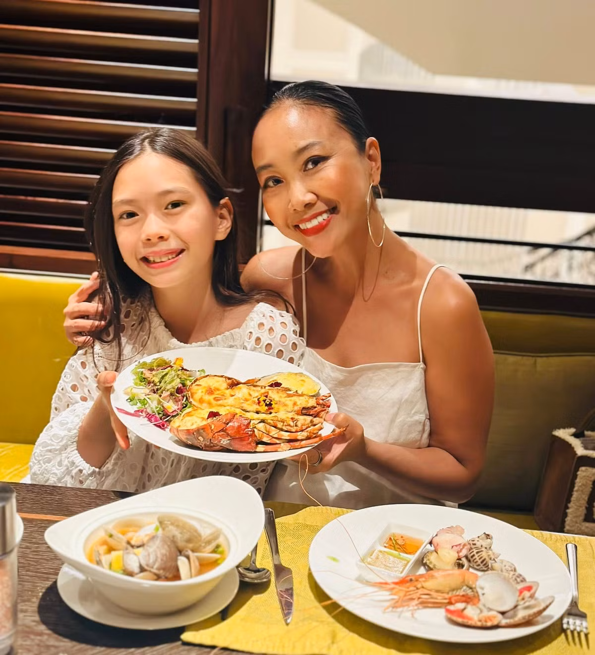 Con gái của nữ ca sĩ Đoan Trang và doanh nhân người Thuỵ Điển Johan Wicklund – bé Sol (tên đầy đủ Angelina Wicklund) từ lâu đã là gương mặt được cộng đồng mạng yêu mến.