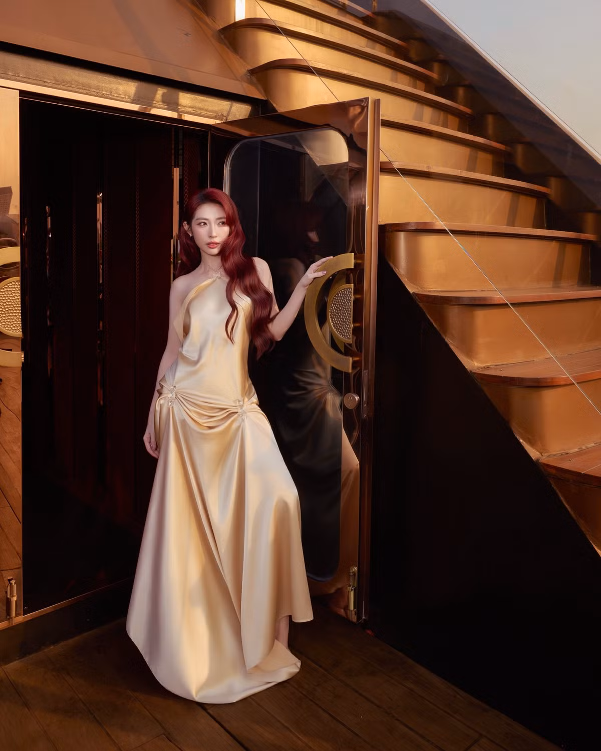 Nhắc đến Khổng Tú Quỳnh khán giả không thể quên hình tượng “công chúa dâu tây” ngọt ngào đã gắn liền với cô từ những ngày đầu bước chân vào showbiz.