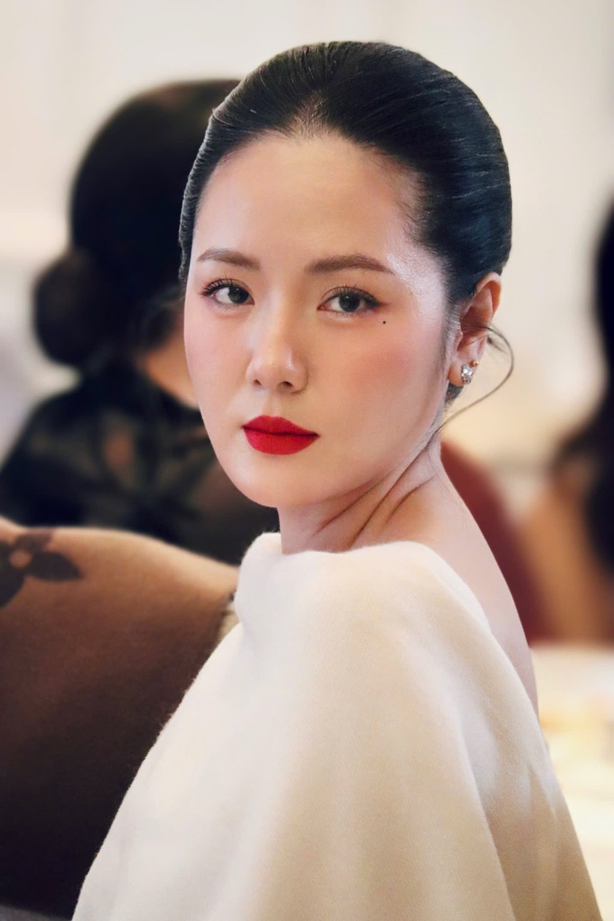 Khác với nhiều nghệ sĩ cùng thời, Phương Linh chọn cách sống khá kín đáo. Cô hạn chế chia sẻ chuyện đời tư và hiếm khi xuất hiện trong các chương trình giải trí hay show thực tế.