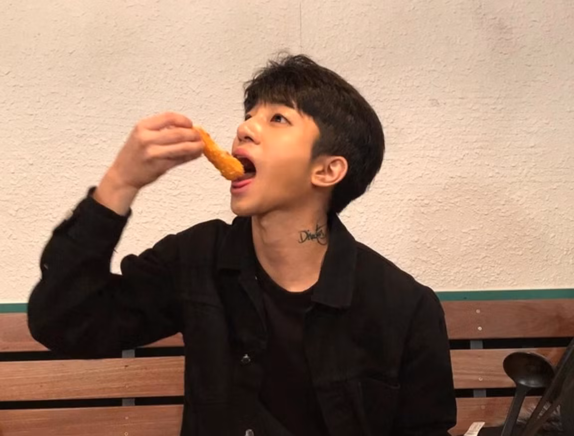 Thực tế, nhiều món ăn sáng quen thuộc tưởng chừng vô hại lại chứa lượng muối rất cao do được nêm nếm đậm đà hoặc sử dụng thực phẩm chế biến sẵn.