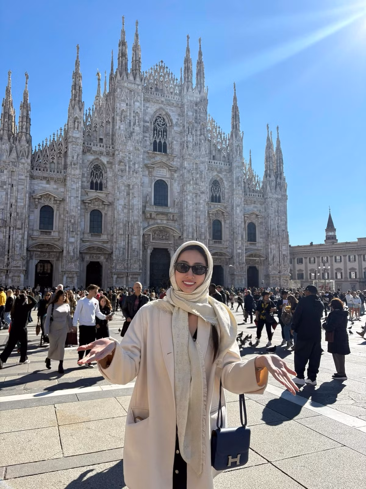 Hoa hậu Lương Thùy Linh khám phá thành phố Milan, Italy. Ảnh: FB Lương Thùy Linh