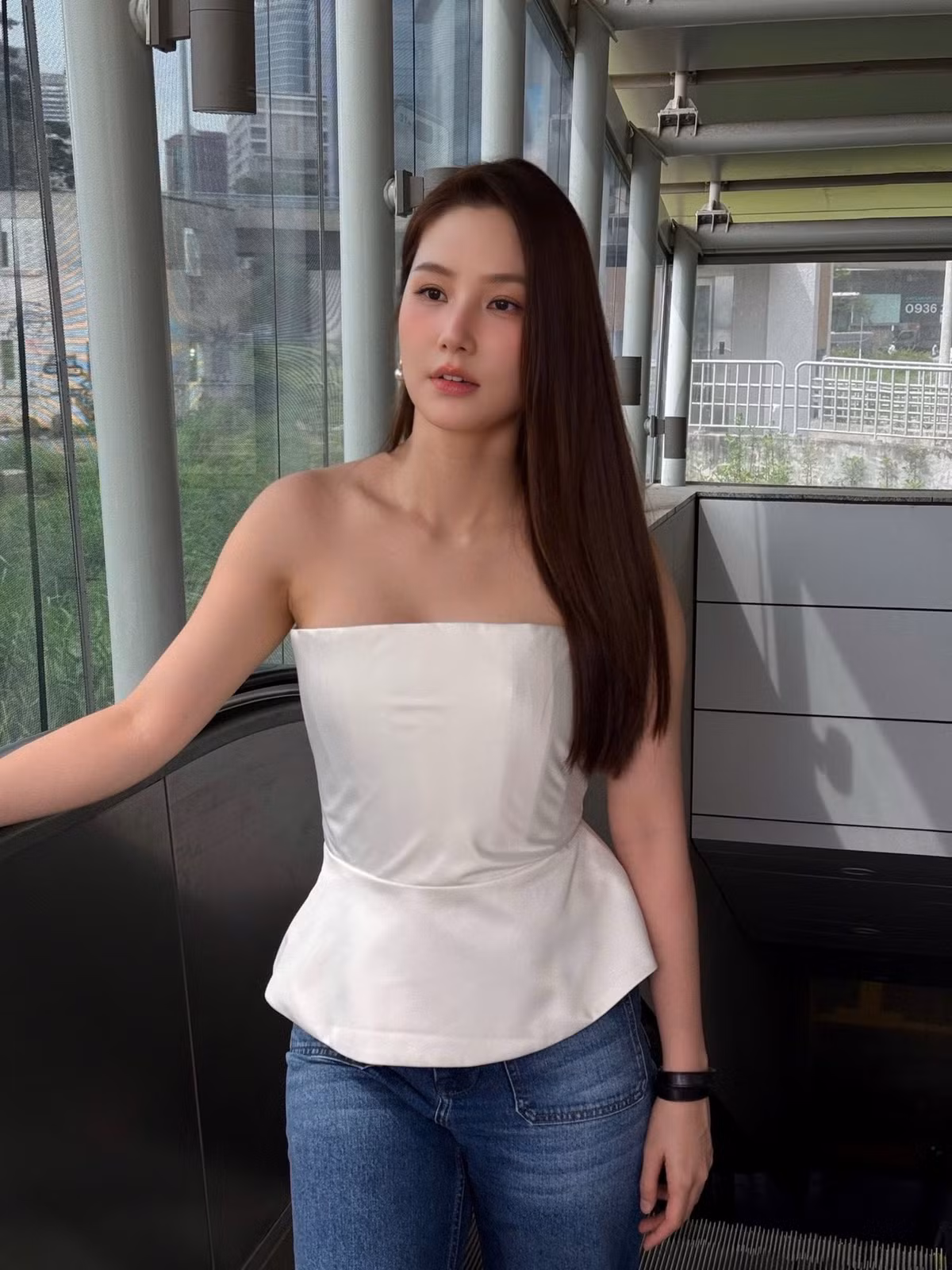 Diễm My 9X gây chú ý khi khoe vóc dáng thon gọn chỉ 8 tháng sau sinh con. Ảnh: FB Vu Pham Diem My