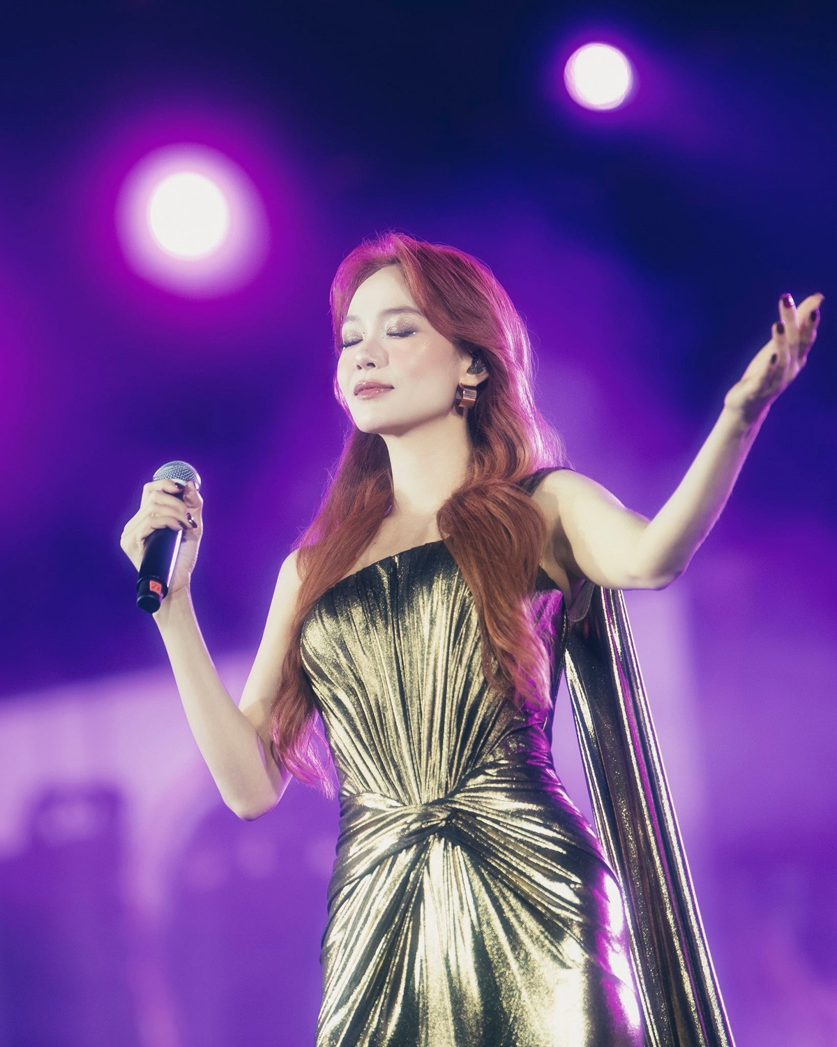 Không chỉ dừng lại ở ngoại hình, Minh Hằng còn được biết đến là nghệ sĩ “toàn năng” của showbiz Việt.