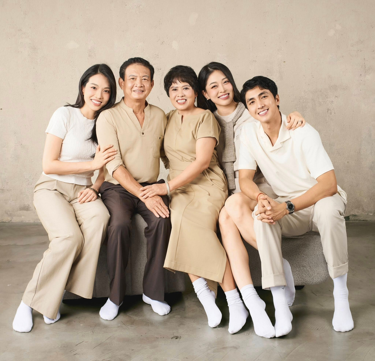 Á hậu Phương Nga đăng ảnh gia đình để mừng sinh nhật bố. Ảnh: FB Bùi Phương Nga