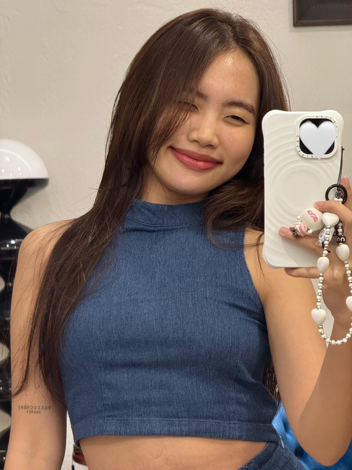 Hiện tại, ở tuổi 22, cô mạnh dạn thử nghiệm pop ballad, R&amp;B, rap. Hát nhạc hiện đại nhưng ca sĩ luôn tìm cách lồng ghép âm nhạc dân tộc. Ảnh: FB Phương Mỹ Chi