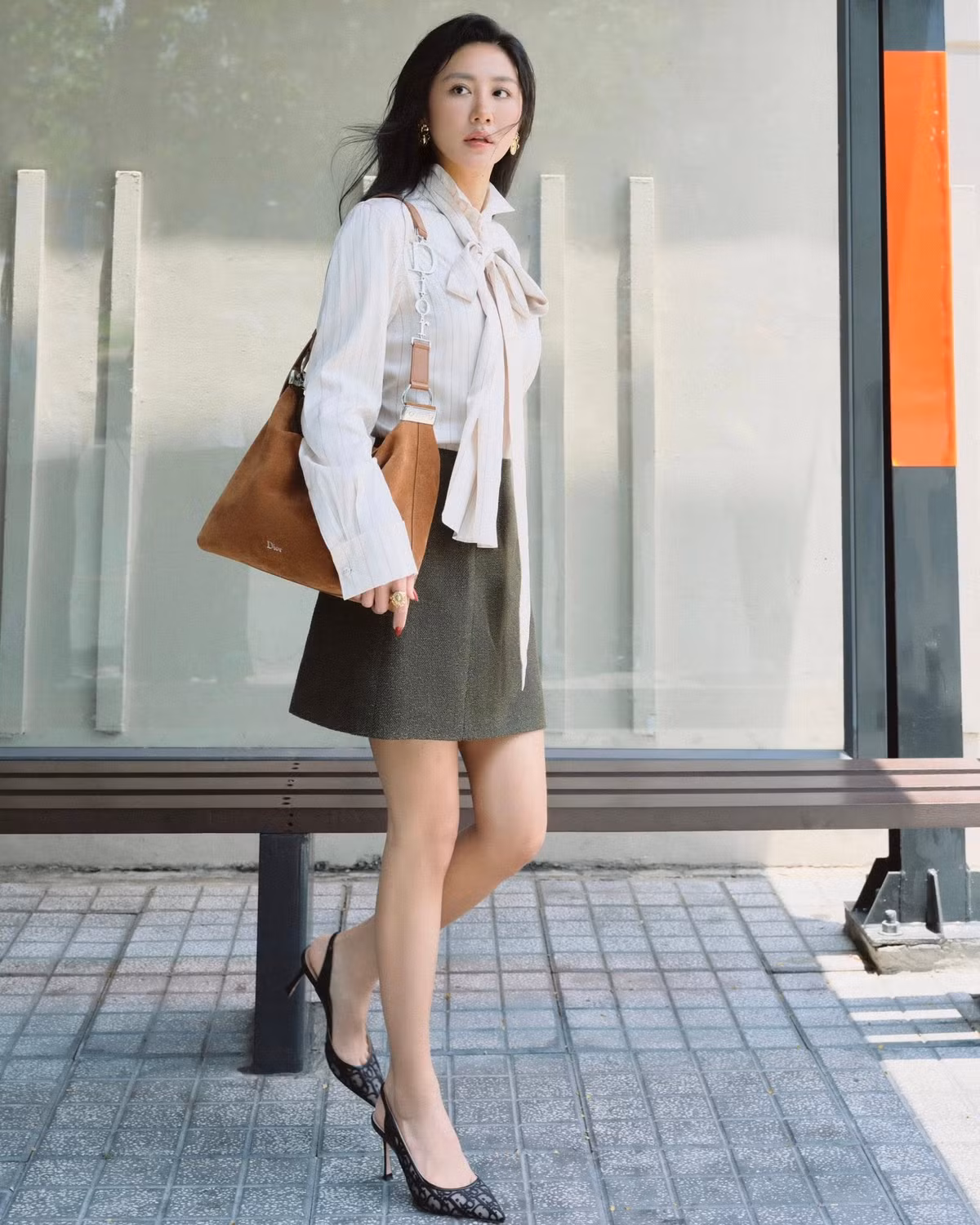 Không còn là hình ảnh tròn trịa ngày nào, nữ ca sĩ giờ đây gây ấn tượng với visual sắc sảo, gần như “không góc chết”.