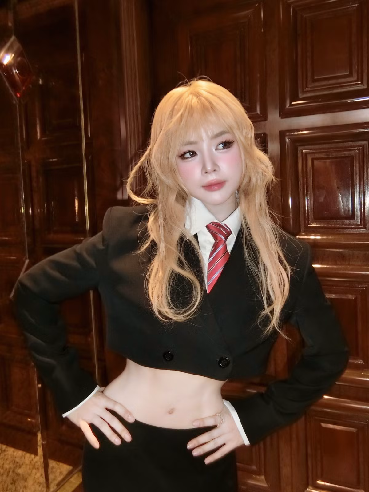 Bộ ảnh nhanh chóng nhận được sự quan tâm lớn từ cộng đồng mạng, với hàng loạt lời khen ngợi dành cho thần thái tự tin, cuốn hút và khả năng biến hóa đa dạng của DJ Mie. Ảnh: FB DJ Mie