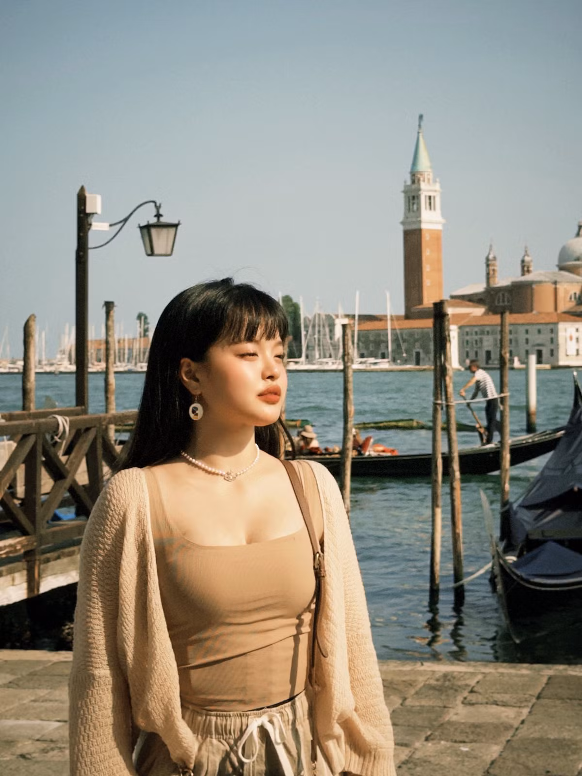 So với lúc nhỏ, quả thực chị em Suli và Suti đã có màn “dậy thì thành công” khiến nhiều người thậm chí còn không nhận ra. Ảnh: FB Bui Thuy Hanh