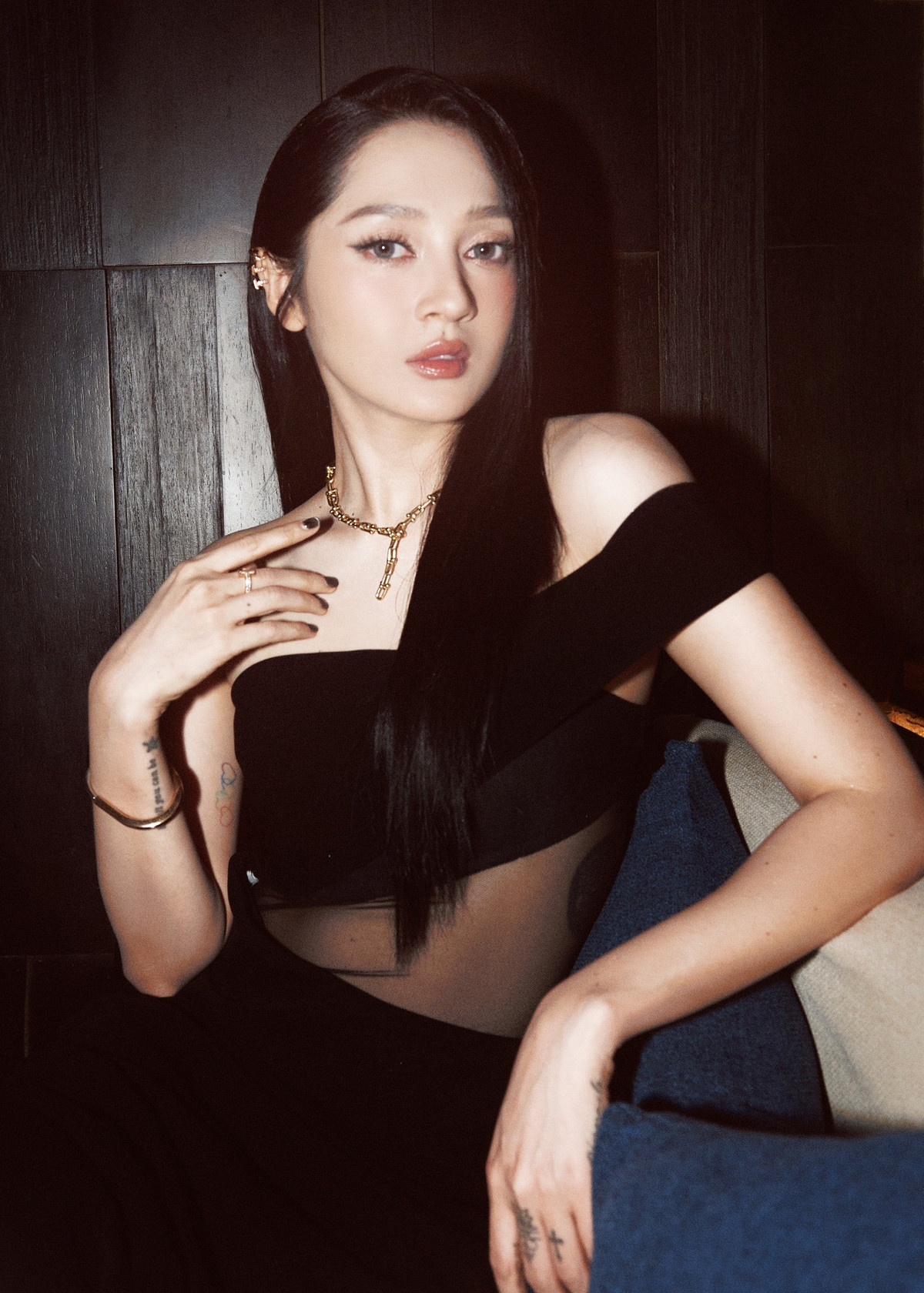 Không chỉ trong những buổi tập thể thao, Bảo Anh còn thường xuyên ưu tiên các thiết kế trang phục tôn dáng trong nhiều hoàn cảnh khác nhau.