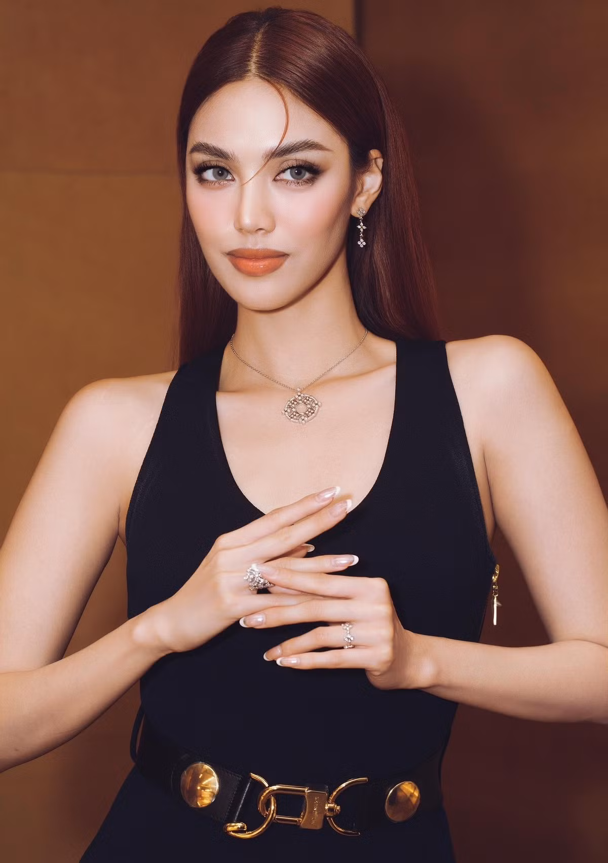 Với vóc dáng chuẩn chỉnh và kỹ năng phối đồ đẳng cấp, mỹ nhân sinh năm 1992 luôn dễ dàng “cân đẹp” mọi kiểu trang phục.