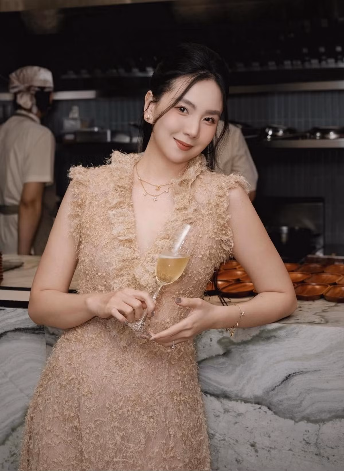 Sự kiên trì trong suốt nhiều tháng đã giúp Mai Ngọc dần lấy lại vóc dáng săn chắc, đặc biệt là vòng eo đáng mơ ước.