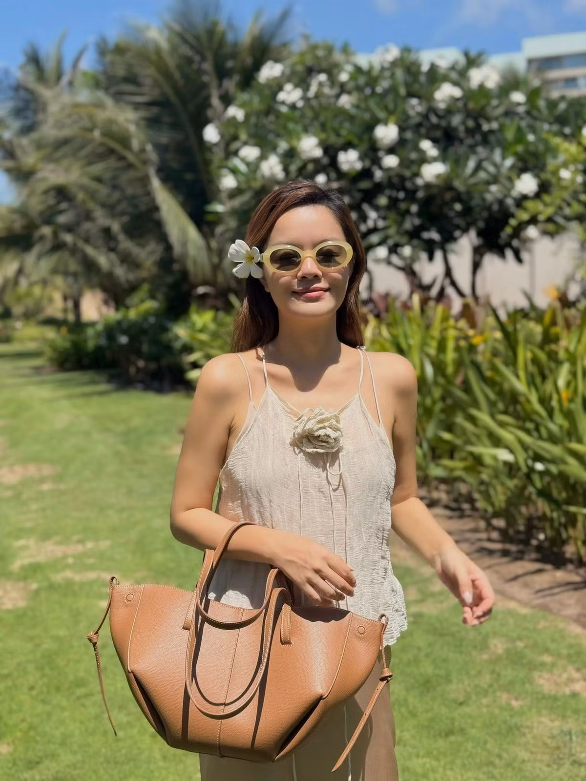 Điều khiến nhiều người bất ngờ hơn cả chính là vóc dáng săn chắc, gọn gàng của nữ ca sĩ dù đã trải qua ba lần sinh nở.