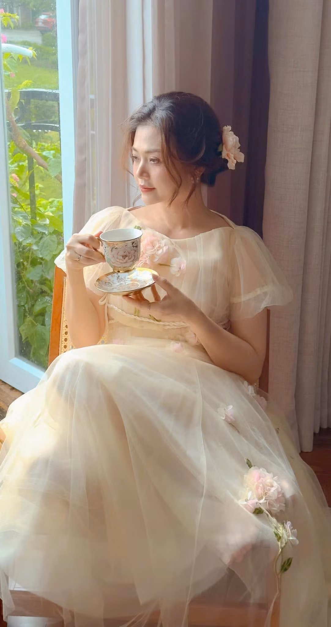 Khi sự nghiệp đang trên đà phát triển, Kiều Anh bất ngờ rút lui khỏi phim ảnh. Nhiều năm về sau, khán giả mới hay tin trở thành mẹ đơn thân.