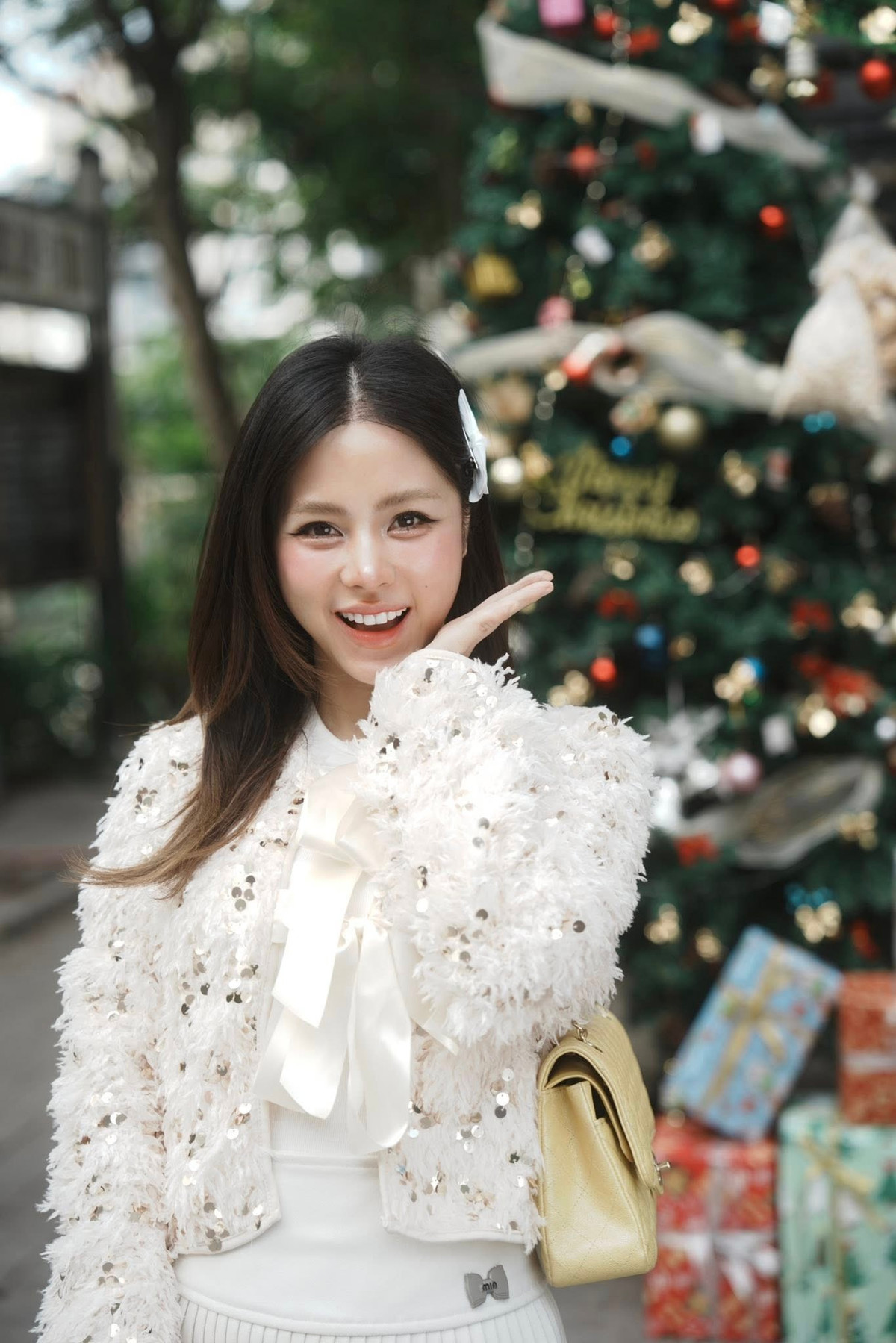 MC Bạch Lan Phương đón Giáng sinh sớm. Ảnh: FB Bạch Lan Phương