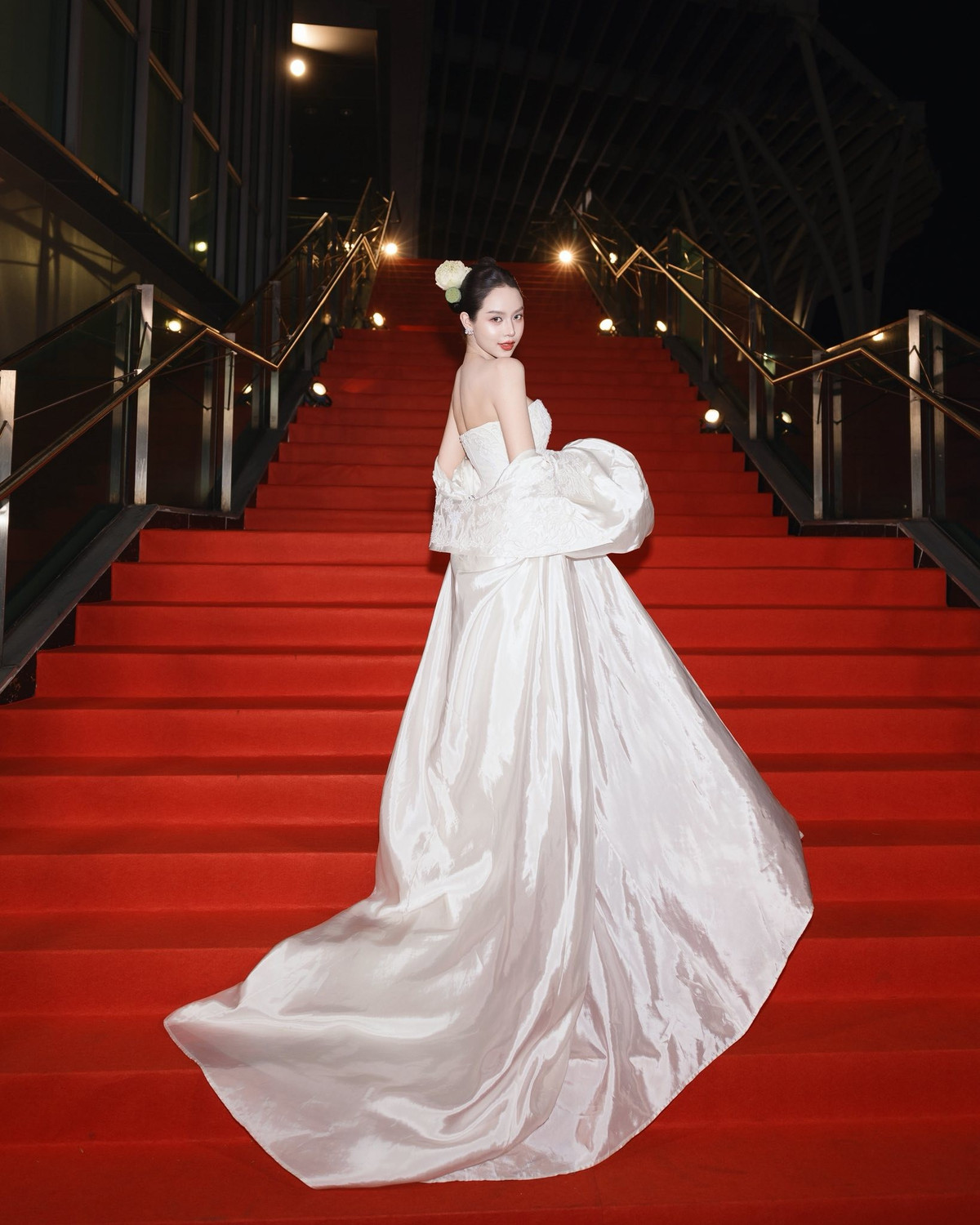 Hoa hậu Thanh Thuỷ diện đầm khoe bờ vai trần gợi cảm khi xuất hiện trong một sự kiện. Ảnh: FB Huỳnh Thị Thanh Thủy