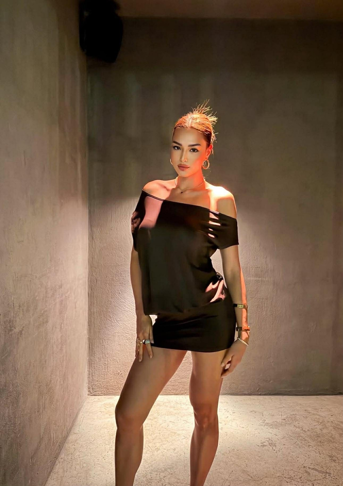 Cơ thể cô trở nên cân đối hơn, vòng eo gọn gàng cùng các đường nét săn chắc, khỏe khoắn.