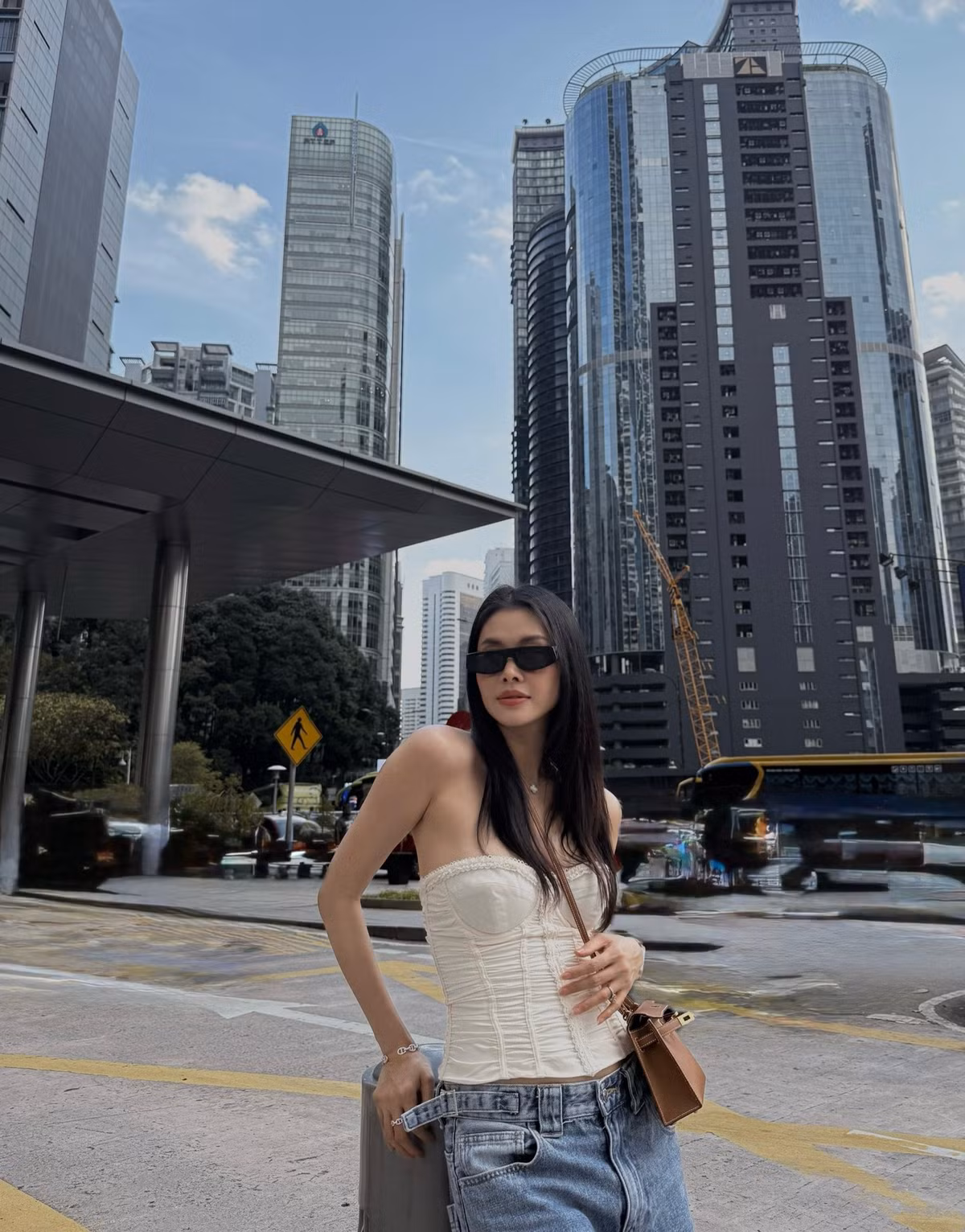 Dù bận rộn với vai trò làm mẹ, cô vẫn giữ được phong độ nhan sắc ấn tượng, xứng danh là một trong những “mẹ bỉm” gợi cảm nhất showbiz Việt. Ảnh: FB Thuy Anh Le