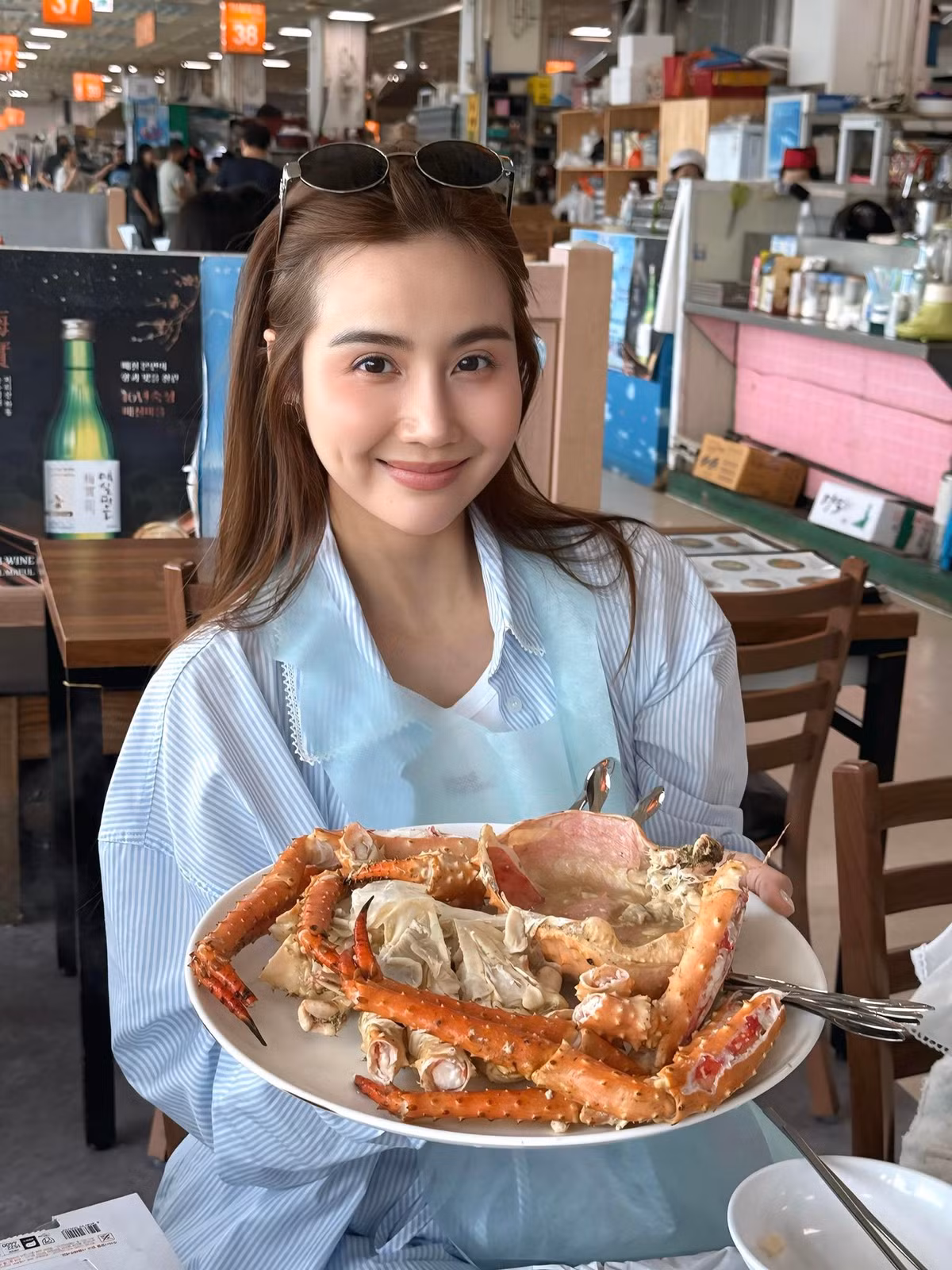 Bên cạnh hoạt động diễn xuất, Huyền Lizzie gây chú ý với phong cách thời trang thời thượng, sở hữu nhiều phụ kiện hàng hiệu đắt đỏ.